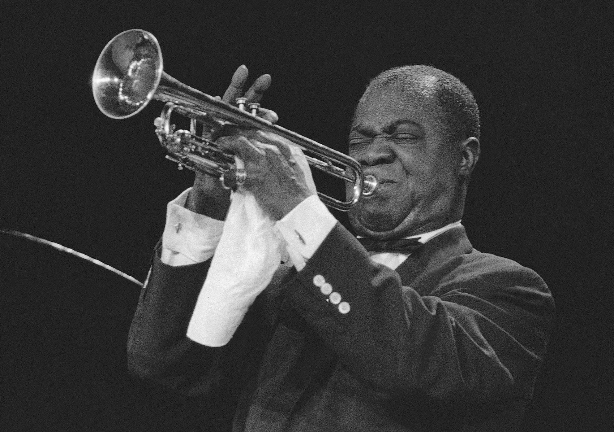 How <b>Louis Armstrong</b> changed music history | WGN Radio 720 ...
